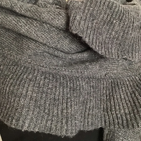 Women’s Elegant Gray Shawl - Picture 3 of 5